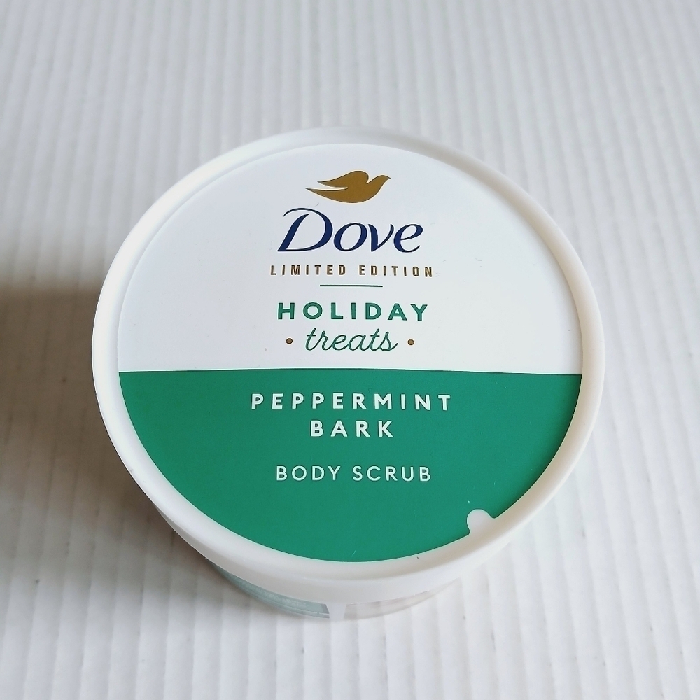 Dove Holiday Treats Peppermint Bark Body Scrub